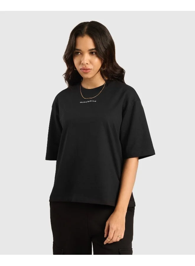 ماسلميند تيشيرت نسائي مطبوع بكتف ساقط وقصة واسعة، بألوان ثابتة ونسيج فائق النعومة مقاوم للتكوير والحفاظ على الشكل، بتقنية التجفيف السريع لراحة طوال اليوم